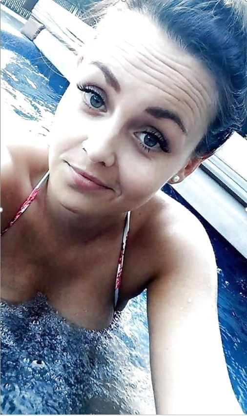 Tu me rejoins dans mon jacuzzi chéri? 