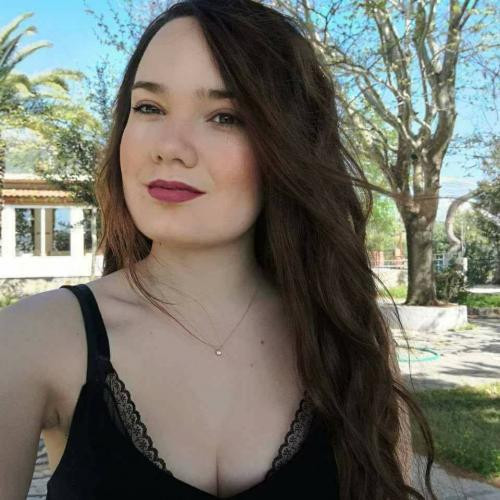 Une pute qui adore sucer à fond